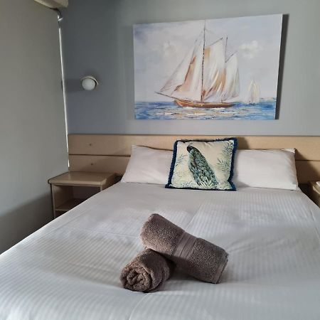 Rockhampton Court Motor Inn Екстериор снимка