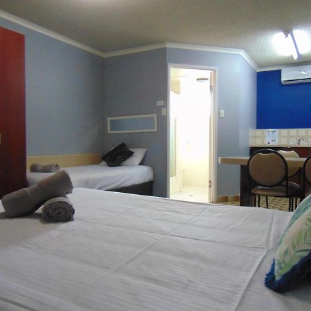 Rockhampton Court Motor Inn Екстериор снимка