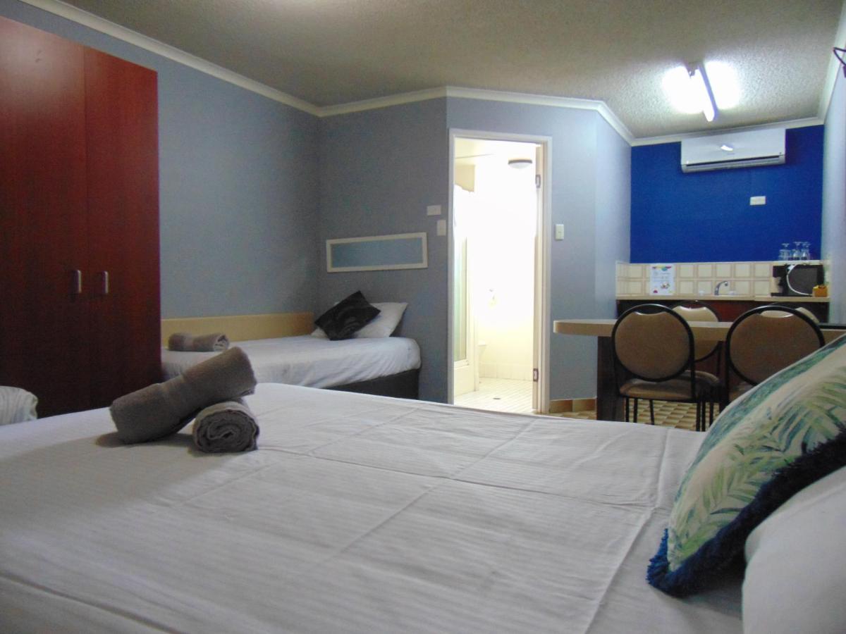 Rockhampton Court Motor Inn Екстериор снимка