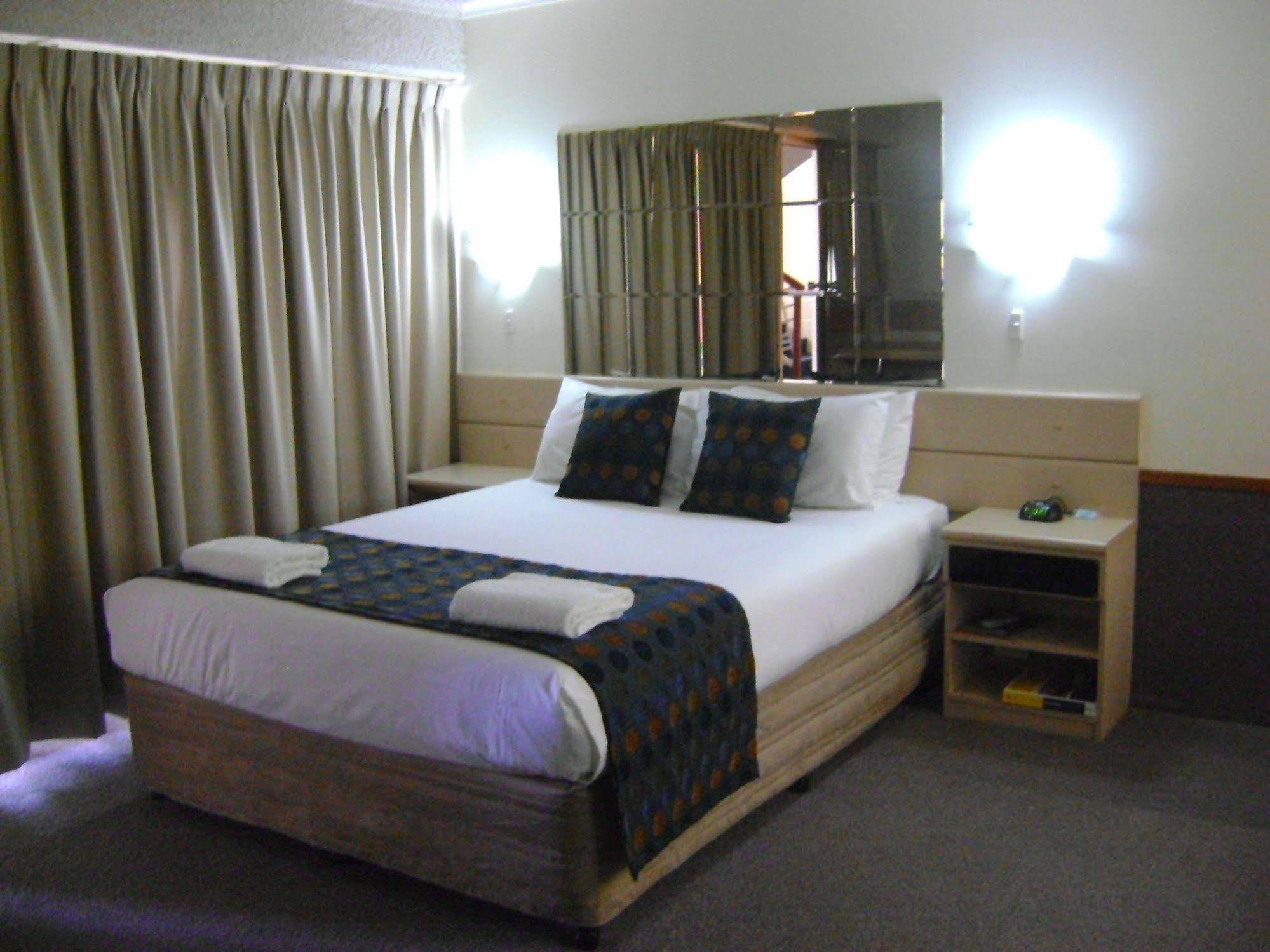Rockhampton Court Motor Inn Екстериор снимка