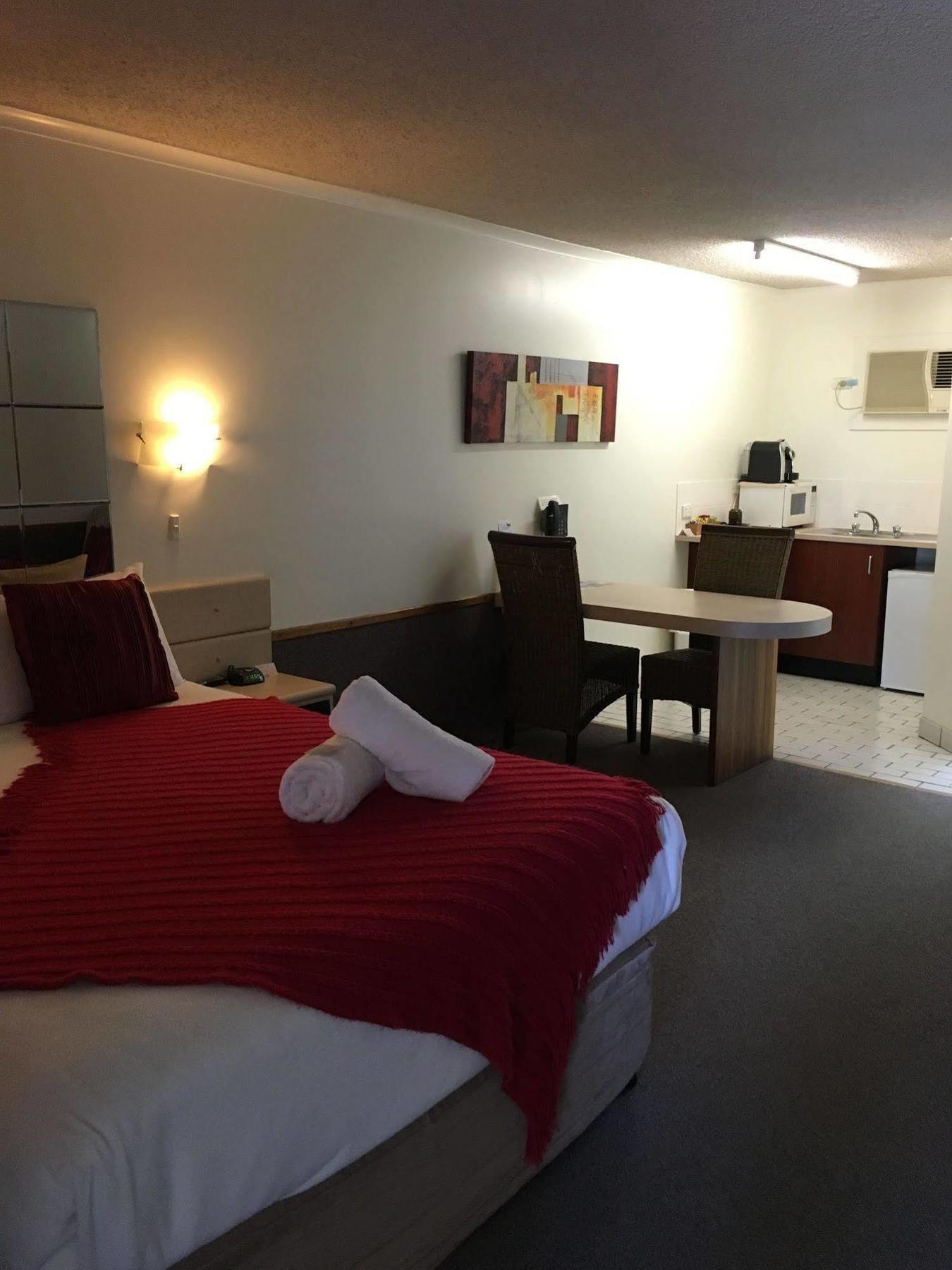 Rockhampton Court Motor Inn Екстериор снимка